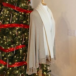 ANN TAYLOR Elegant, Fringed Cape. One Size